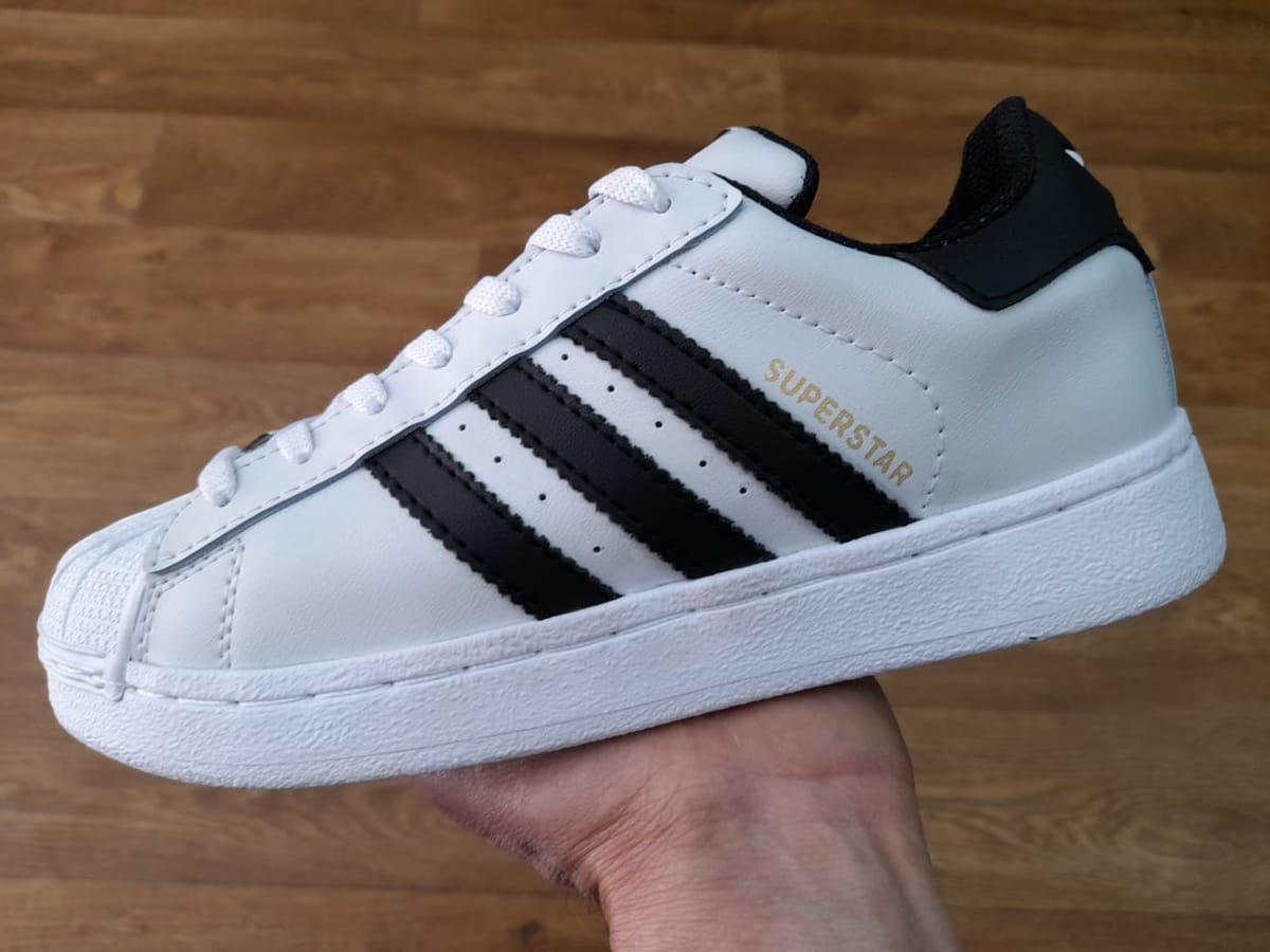 Adidas Superstar, Blanco y negro