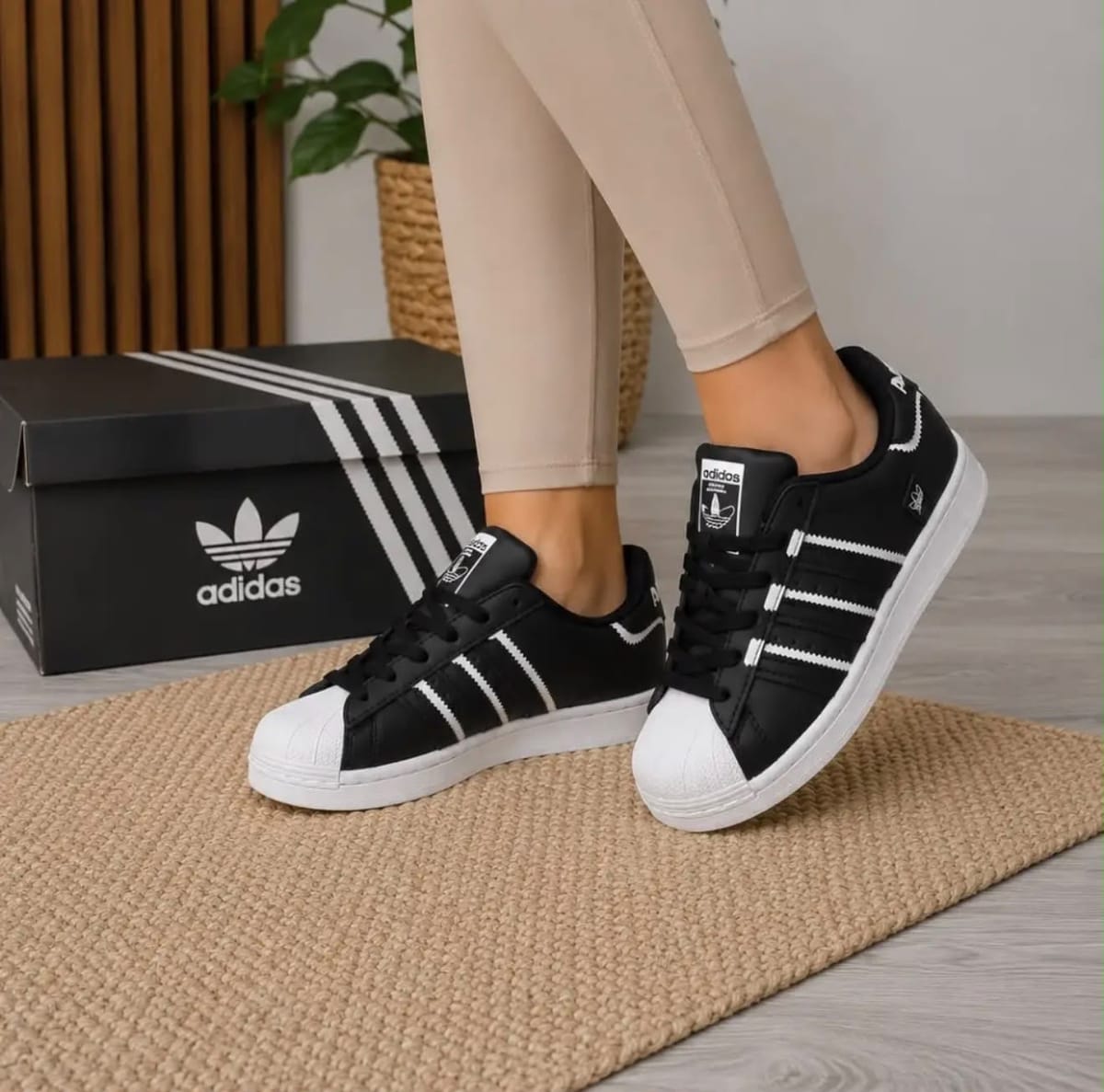 Adidas Superstar, Negro y blanco