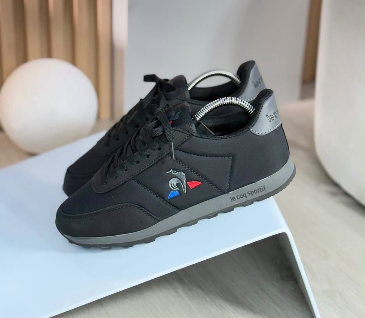 Le Coq Sportif Clásico, Gris oscuro