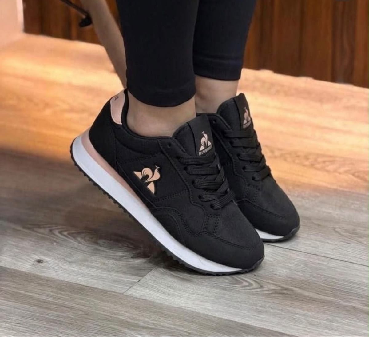 Le Coq Sportif Clásico, Negro y oro rosa, foto 1