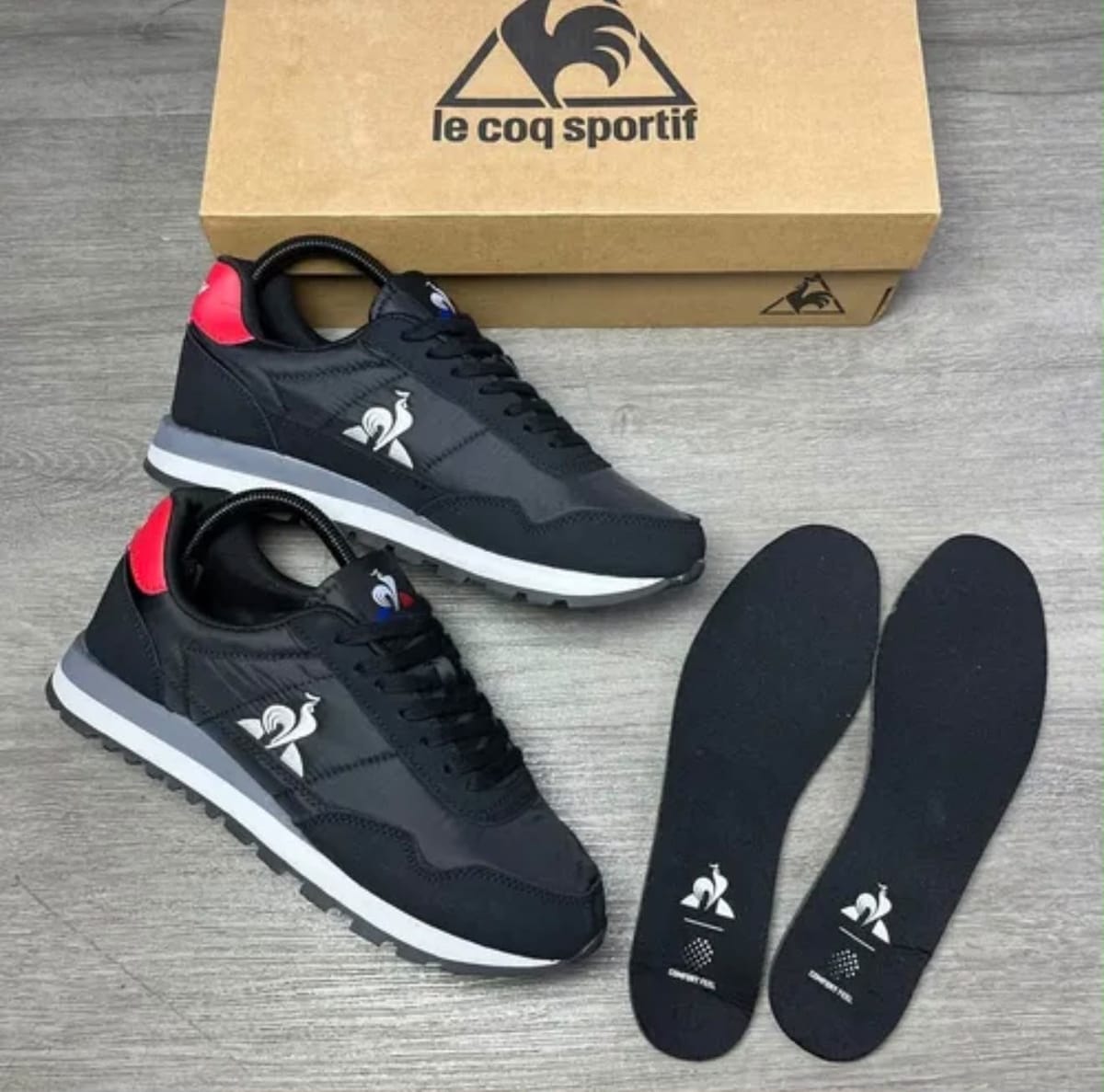 Le Coq Sportif Clásico, Negro y rojo
