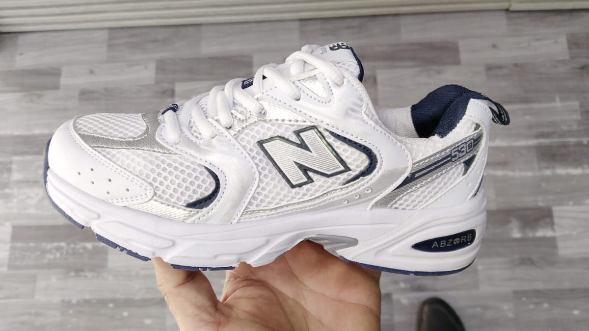New Balance 530, Blanco y azul
