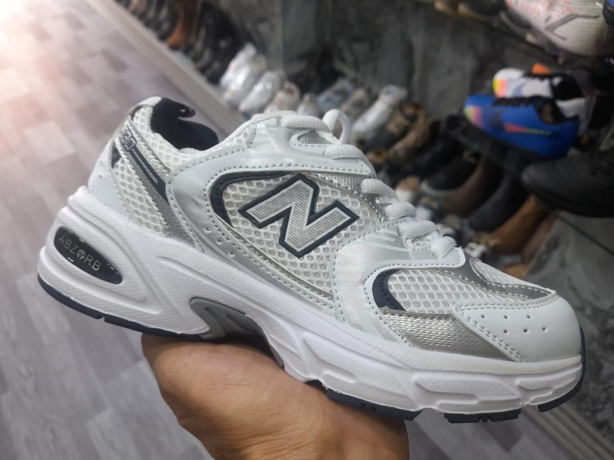 New Balance 530, Plateado