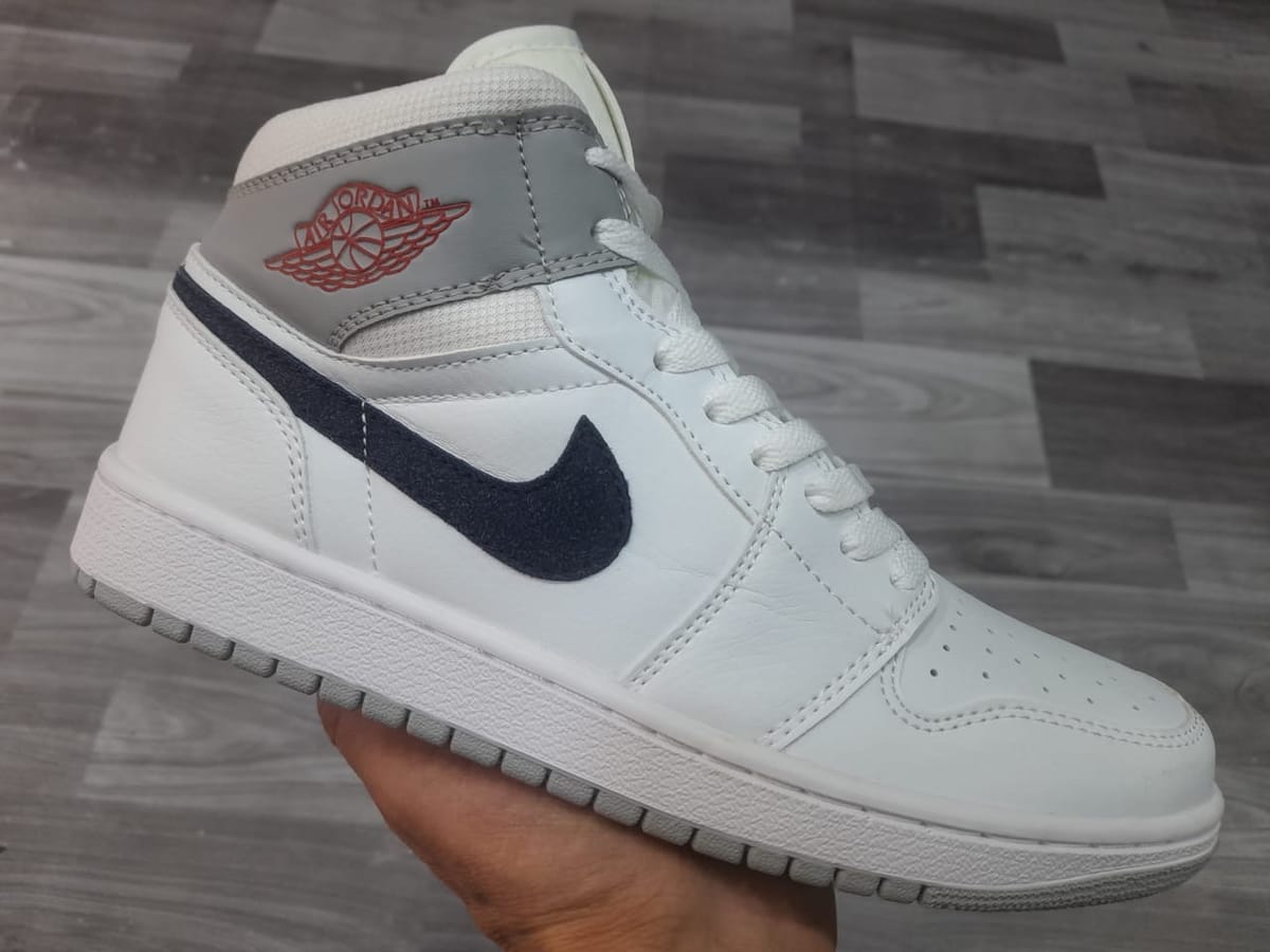 Nike Jordan 1, Blanco y azul