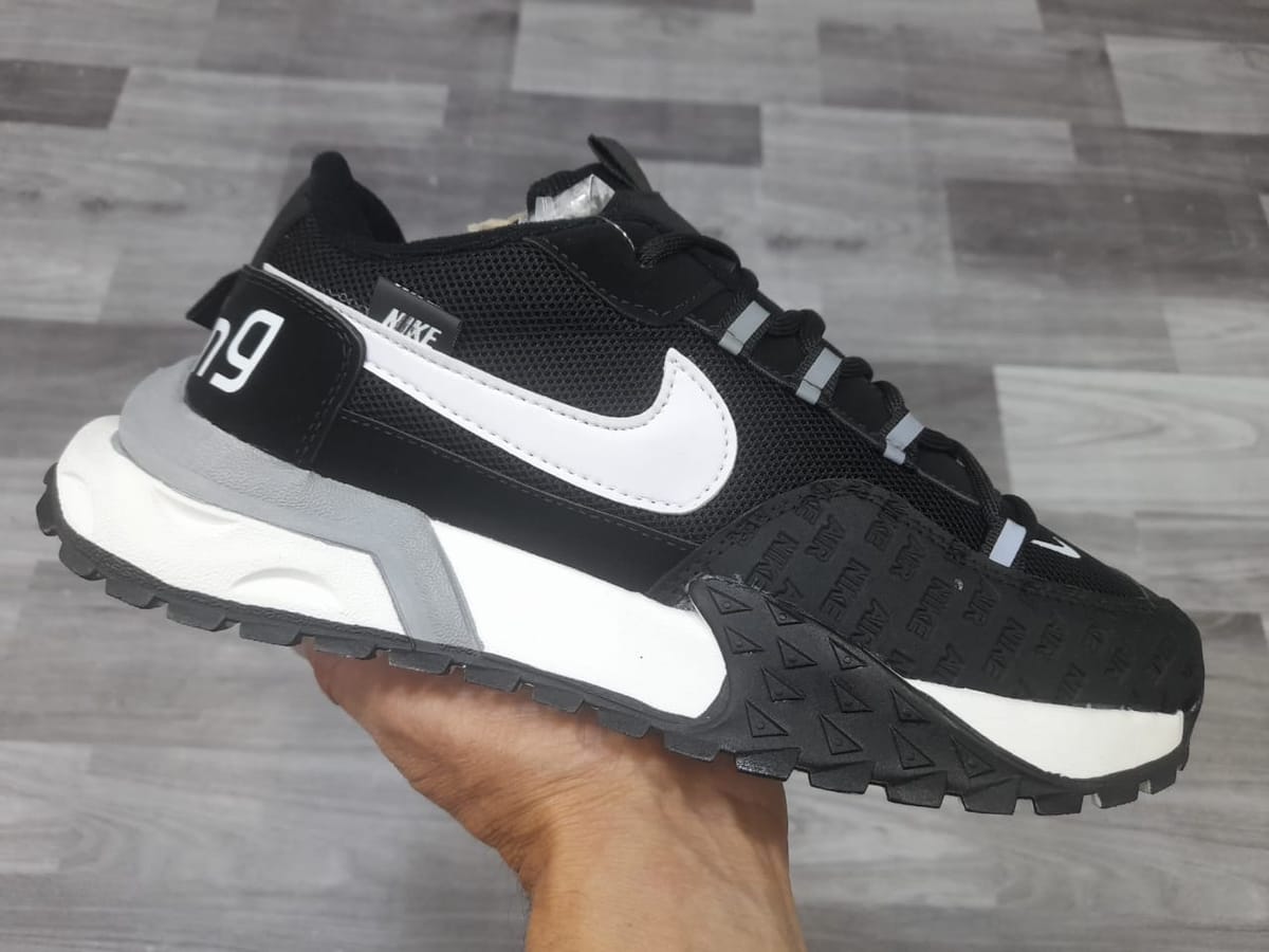 Nike Runner, Negro y blanco