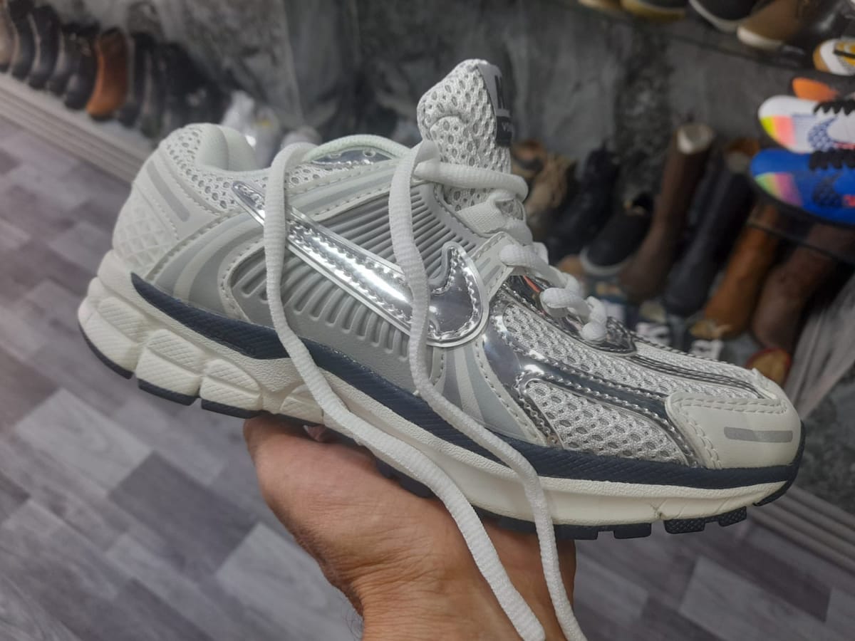 Nike Vomero 5, Gris